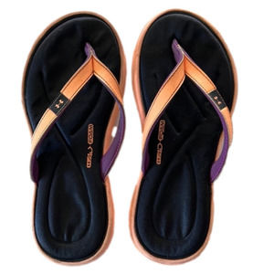 𝅺under Armour size 4 youth flip flops